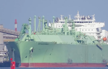 Вырван кусок борта: появились фото российского газовоза Arctic Metagaz после удара дронов